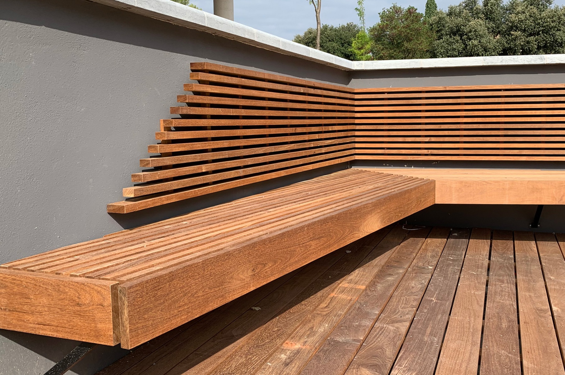 Bancs en bois sur-mesure extérieur